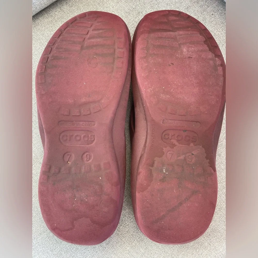 Crocs Florida State Seminoles FSU Modi Flip Thong Sandals Maroon Tan